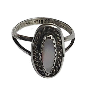 Vtg Native American Sterling Silver Mother of Pearl Ring Sz 4